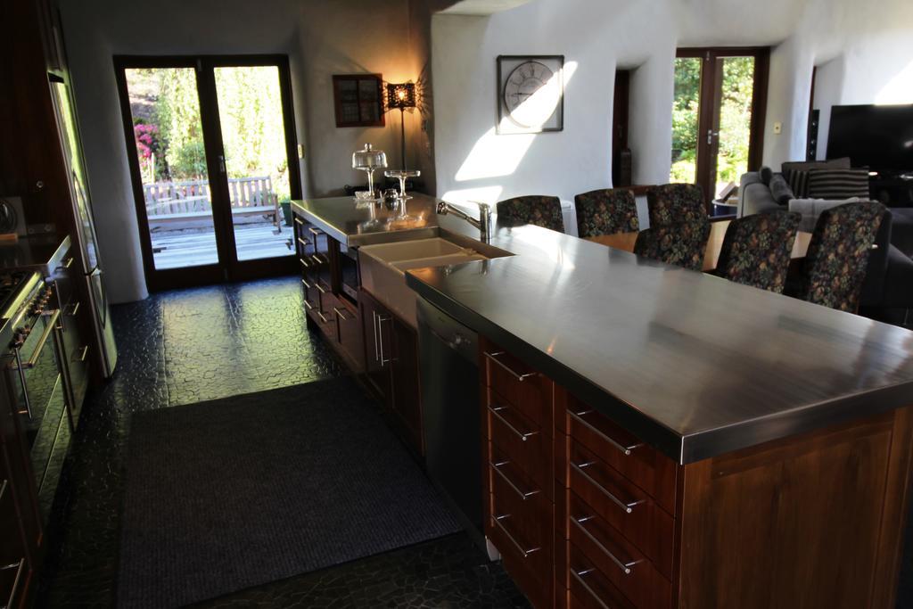 The Paddock Straw Bale Luxury Holiday House Arthurs Point Ruang foto